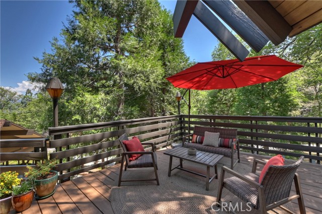 27280 Peninsula Drive, Lake Arrowhead CA: https://media.crmls.org/medias/68306a19-c261-4cc0-814d-80d2bb9aeb5f.jpg