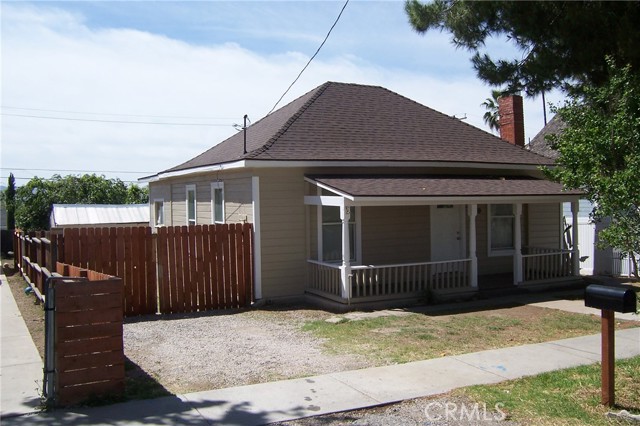 Detail Gallery Image 2 of 8 For 27439 Main, Highland,  CA 92346 - 3 Beds | 1 Baths