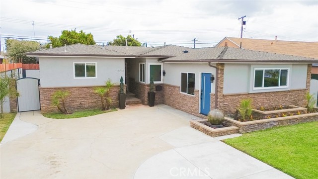 Detail Gallery Image 2 of 51 For 13018 Woodruff Ave, Downey,  CA 90242 - 5 Beds | 2/1 Baths