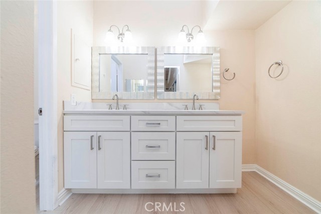 4436 Sandburg Way, Irvine CA: https://media.crmls.org/medias/68343c22-dc7d-4721-b651-fb1cfacf96dc.jpg