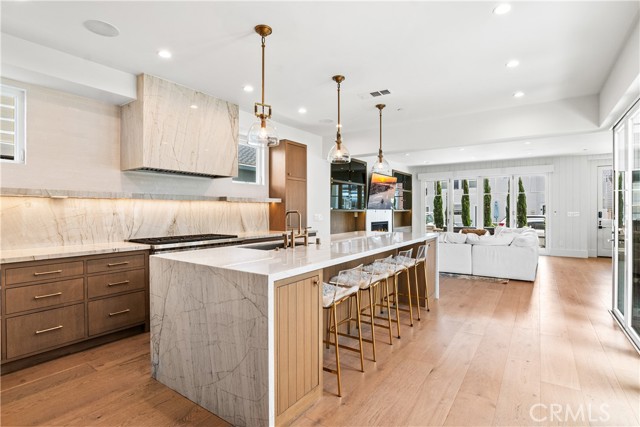 Detail Gallery Image 2 of 36 For 211 Topaz Ave, Newport Beach,  CA 92662 - 3 Beds | 3/1 Baths