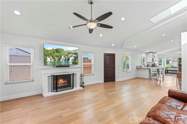 Detail Gallery Image 5 of 23 For 26816 Cold Springs St, Calabasas,  CA 91301 - 3 Beds | 3 Baths