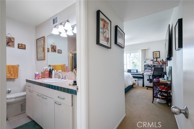 Detail Gallery Image 16 of 27 For 867 Aubrey Ct #3,  Hermosa Beach,  CA 90254 - 3 Beds | 4 Baths