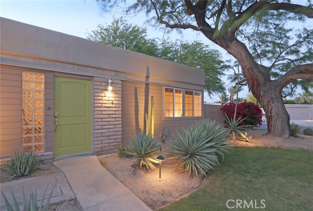 Detail Gallery Image 5 of 47 For 576 E Desert Holly Cir, Palm Springs,  CA 92262 - 3 Beds | 2 Baths