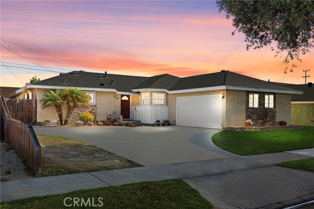 Detail Gallery Image 1 of 23 For 413 E Grant St, Santa Maria,  CA 93454 - 3 Beds | 2 Baths