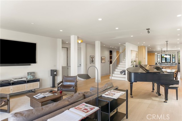 Detail Gallery Image 32 of 40 For 2212 Cliff Dr, Newport Beach,  CA 92663 - 5 Beds | 5/1 Baths