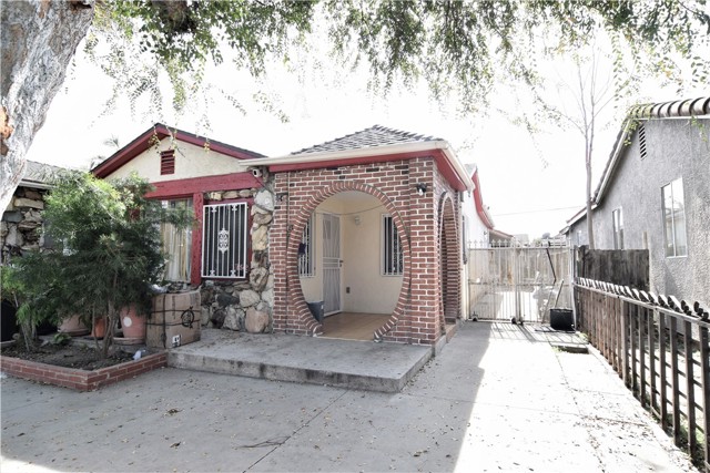 Detail Gallery Image 3 of 23 For 6542 San Luis, Paramount,  CA 90723 - 4 Beds | 2 Baths