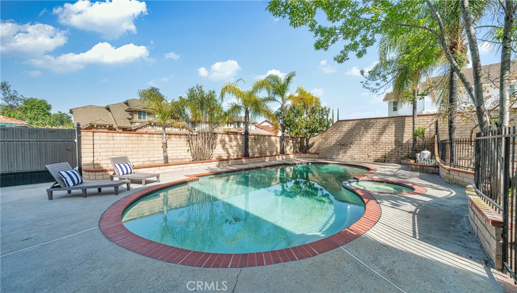 890 San Nicholas Drive