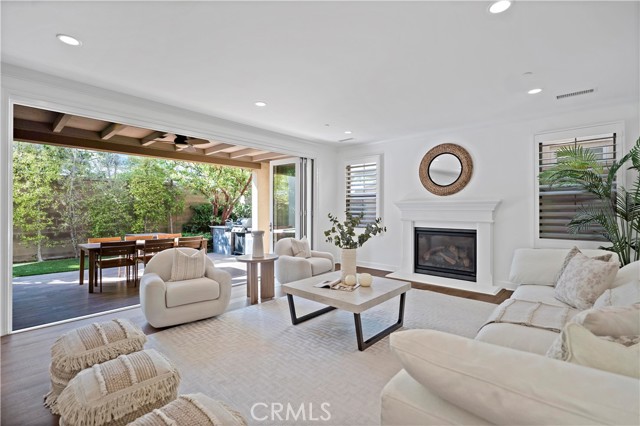 79 Rossmore, Irvine CA: https://media.crmls.org/medias/6837a777-4e77-435a-8e5d-fa6cd8b6cfe5.jpg