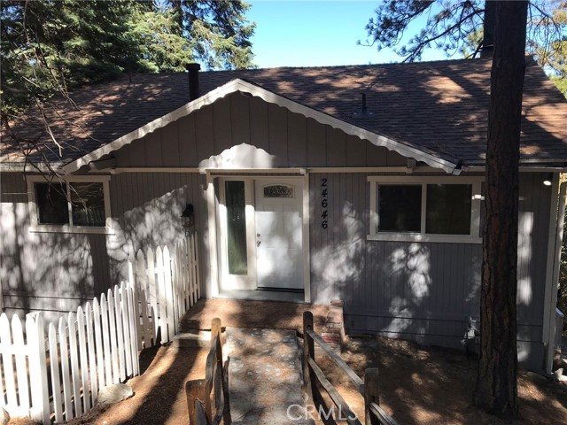 24646 Lake Gregory Drive, Crestline CA: https://media.crmls.org/medias/6837ca11-22a6-419b-8fed-7ad6459d0f73.jpg