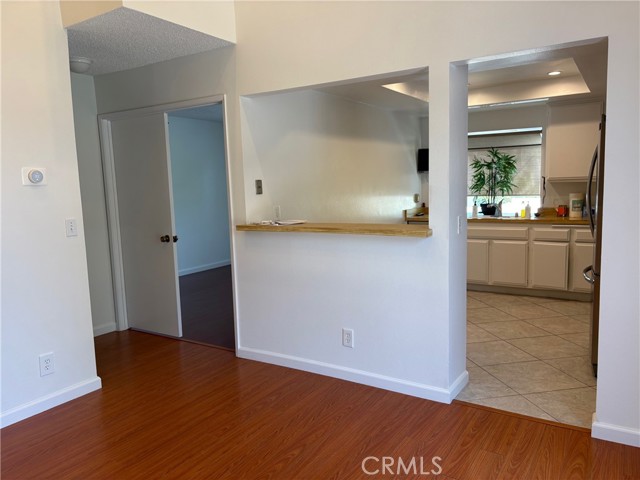 21551 Burbank Boulevard, Woodland Hills CA: https://media.crmls.org/medias/68381b06-80d2-45a5-bcbf-e63d540f49ff.jpg