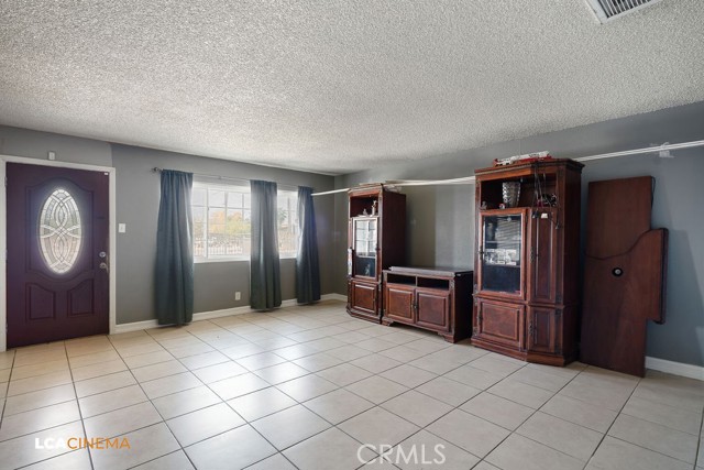 2116 Potomac, Bakersfield CA: https://media.crmls.org/medias/6838c73b-14bc-4a44-bd71-5540bd265bd1.jpg