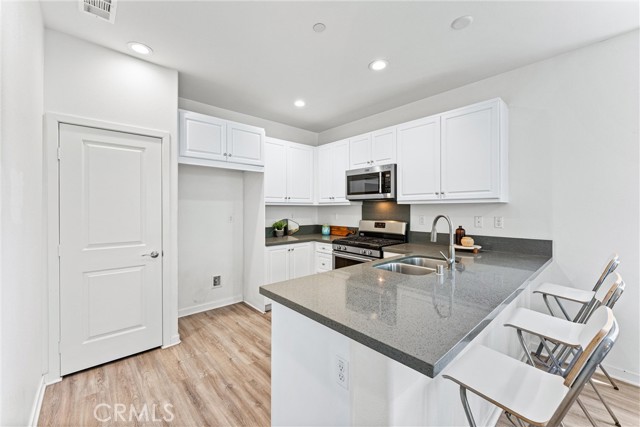 Detail Gallery Image 15 of 34 For 1166 Newberry Ln #1,  Claremont,  CA 91711 - 2 Beds | 2/1 Baths