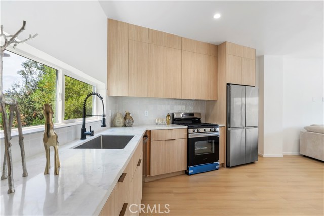 Detail Gallery Image 2 of 27 For 2517 Alsace #1/2,  Los Angeles,  CA 90016 - 3 Beds | 4 Baths