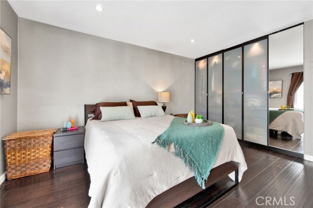 Detail Gallery Image 9 of 21 For 4445 Cartwright Ave #215,  Toluca Lake,  CA 91602 - 2 Beds | 1 Baths
