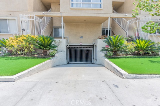 110 W Maple Street, Glendale CA: https://media.crmls.org/medias/683df654-0ca8-4503-a9f7-daade0aaa701.jpg