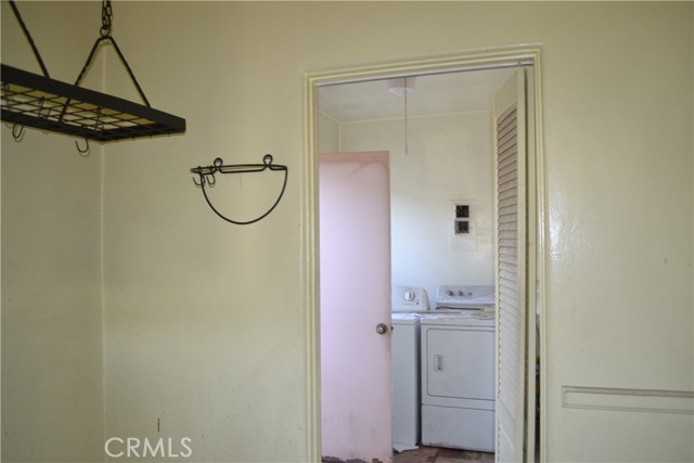 2121 N Pass Avenue, Burbank CA: https://media.crmls.org/medias/683e3369-dd23-4aef-b765-439ebc6d4753.jpg