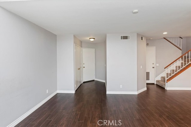 Detail Gallery Image 11 of 31 For 983 Elsa Ct #B,  Corona,  CA 92881 - 2 Beds | 2/1 Baths