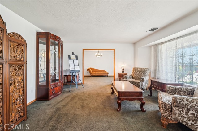 13319 Waco Ln, Apple Valley CA: https://media.crmls.org/medias/683f3075-44c2-49fc-9f31-c97f5928feb5.jpg