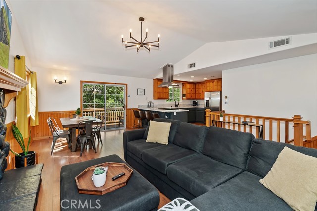 1348 Manzanita Way, Lake Arrowhead CA: https://media.crmls.org/medias/683f7c94-c3b8-4f8f-8228-098010b22c44.jpg