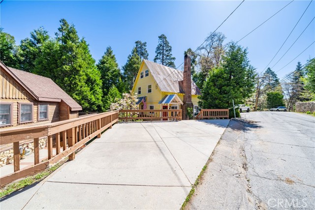 Detail Gallery Image 2 of 38 For 795 Glen View Ln, Twin Peaks,  CA 92391 - 3 Beds | 2 Baths