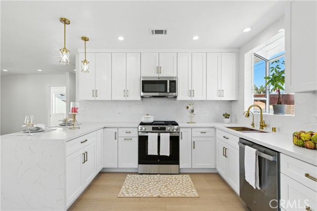 Detail Gallery Image 10 of 31 For 10414 El Dorado Ave, Pacoima,  CA 91331 - 3 Beds | 1 Baths