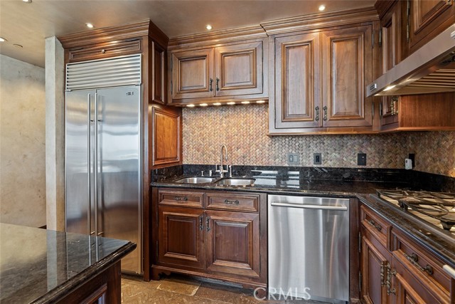 645 FRONT Street, San Diego CA: https://media.crmls.org/medias/6840e22d-626d-4366-afa9-24bb73dff691.jpg