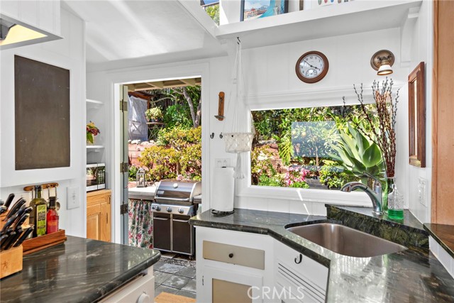 Detail Gallery Image 10 of 30 For 32060 Virginia Way, Laguna Beach,  CA 92651 - 2 Beds | 2 Baths