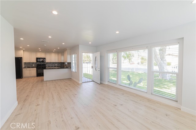 Detail Gallery Image 3 of 24 For 14754 Bassett St, Van Nuys,  CA 91405 - 4 Beds | 2 Baths