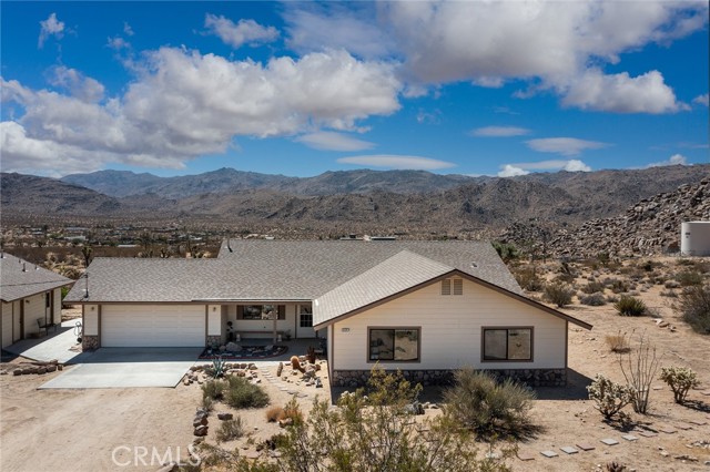 Detail Gallery Image 3 of 43 For 63257 Wagon Wheel Rd, Joshua Tree,  CA 92252 - 4 Beds | 2 Baths