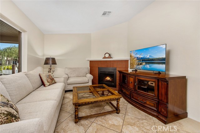 Detail Gallery Image 14 of 61 For 30176 Windward, Canyon Lake,  CA 92587 - 4 Beds | 2 Baths
