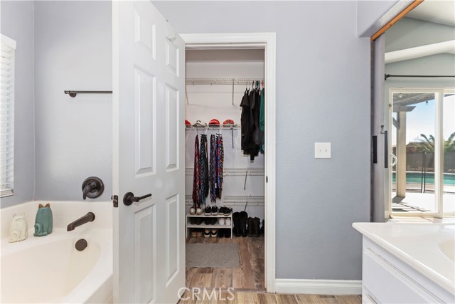 21269 Chardonnay Drive, Apple Valley CA: https://media.crmls.org/medias/68415da8-6e46-4cd5-bbef-e86641c118ce.jpg
