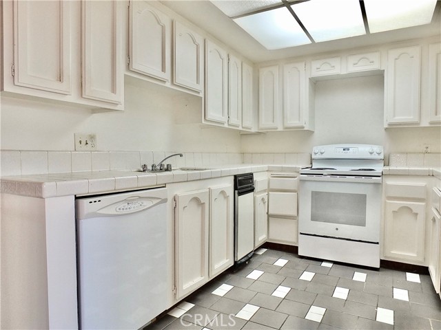 Detail Gallery Image 20 of 74 For 2805 E 3rd Street #10 #10,  Long Beach,  CA 90814 - 2 Beds | 2 Baths