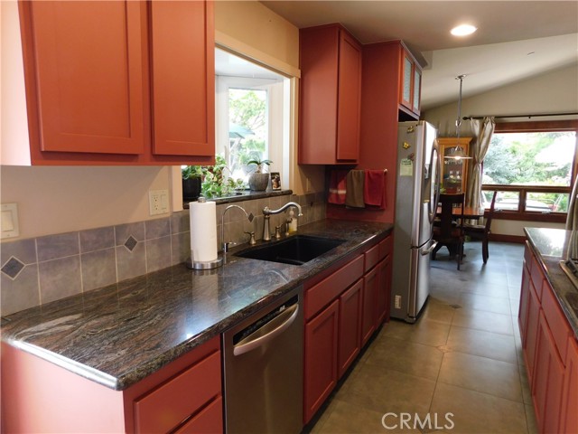 36976 SYCAMORE Drive, Mountain Home Village CA: https://media.crmls.org/medias/68439139-7128-413a-80bc-7fe42b5c17df.jpg