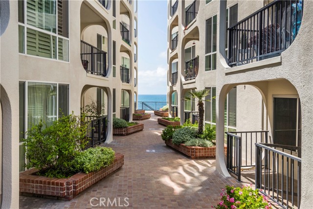 Detail Gallery Image 4 of 30 For 565 Esplanade #202,  Redondo Beach,  CA 90277 - 1 Beds | 1 Baths