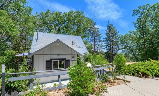 29148 Lyon Drive, Cedar Glen CA: https://media.crmls.org/medias/68448fdc-9783-49c8-bbab-9327cc4ad7a7.jpg