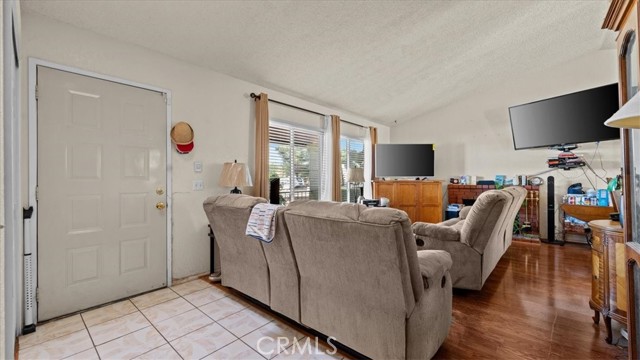 Detail Gallery Image 7 of 33 For 14219 Luna, Victorville,  CA 92392 - 3 Beds | 2 Baths