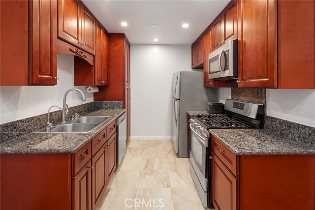 565 Esplanade, Redondo Beach, California 90277, 1 Bedroom Bedrooms, ,1 BathroomBathrooms,Residential,Sold,Esplanade,PV17218278