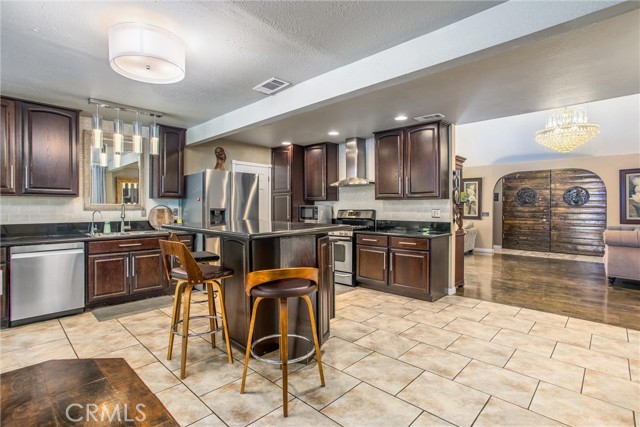 Detail Gallery Image 8 of 46 For 11425 Bryant St, Yucaipa,  CA 92399 - 4 Beds | 4 Baths
