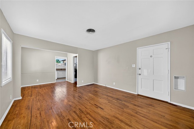 Detail Gallery Image 7 of 38 For 7046 Murietta, Van Nuys,  CA 91405 - 4 Beds | 2 Baths