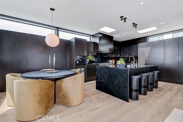 315 25th, Manhattan Beach, California 90266, 3 Bedrooms Bedrooms, ,3 BathroomsBathrooms,Residential,For Sale,25th,SB26081784