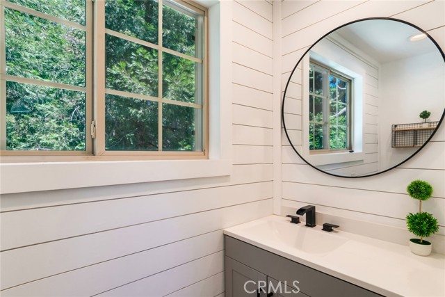 901 Ca-173, Lake Arrowhead CA: https://media.crmls.org/medias/684767ae-0581-4f18-adee-e9fd8f7c13a1.jpg