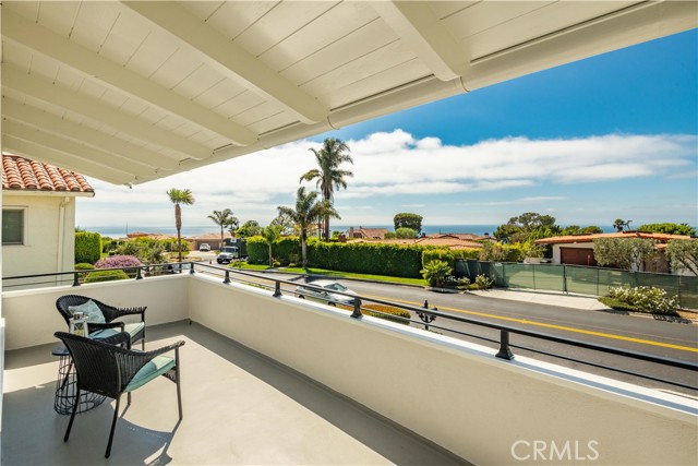 Large front deck to relax and enjoy the view