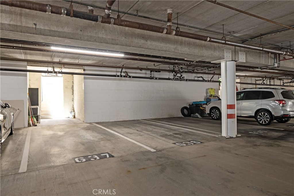 https://media.crmls.org/medias/6848b046-b336-4899-9771-5db242397a8c.jpg?preset=X-Large