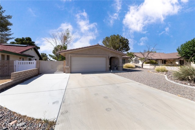 Detail Gallery Image 4 of 48 For 15090 Orchard Hill Ln, Helendale,  CA 92342 - 3 Beds | 2 Baths