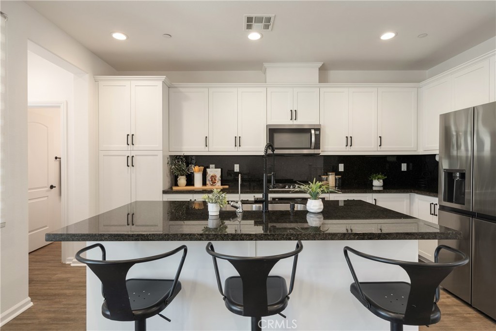 MLS #OC25230097 image #1