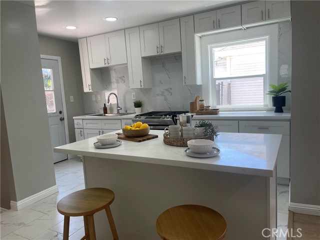 5426 4th Avenue, Los Angeles CA: https://media.crmls.org/medias/68490150-da7d-47f3-b395-f037357ed163.jpg