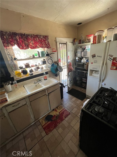 1327 S Gage Avenue, Los Angeles CA: https://media.crmls.org/medias/68498df9-585e-4529-9eea-ed21edd8b061.jpg