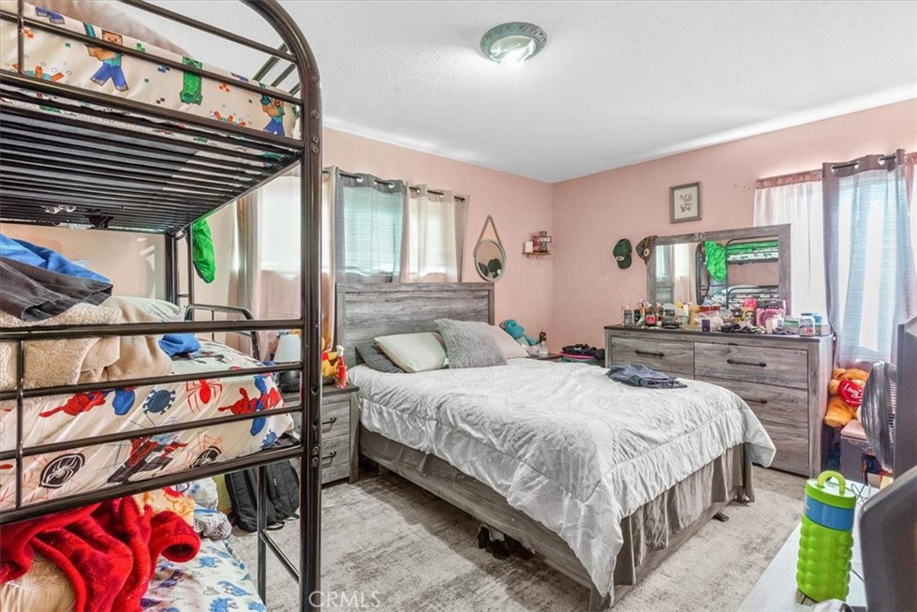 https://media.crmls.org/medias/6849e135-883e-4790-bff5-555edc62b873.jpg?preset=X-Large