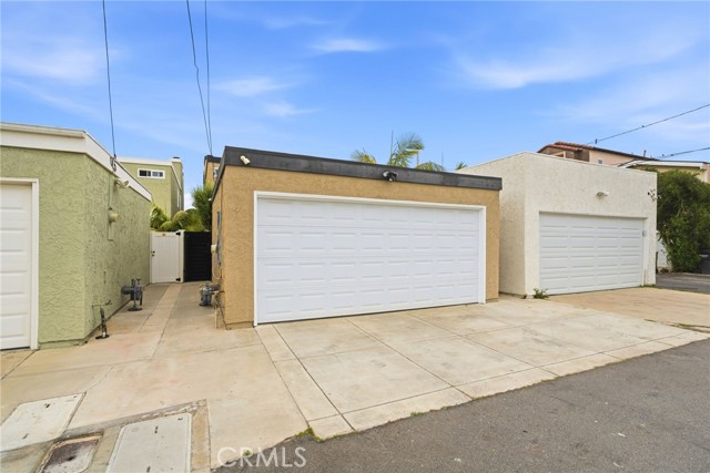 Detail Gallery Image 40 of 47 For 220 Detroit Ave, Huntington Beach,  CA 92648 - 3 Beds | 2/1 Baths